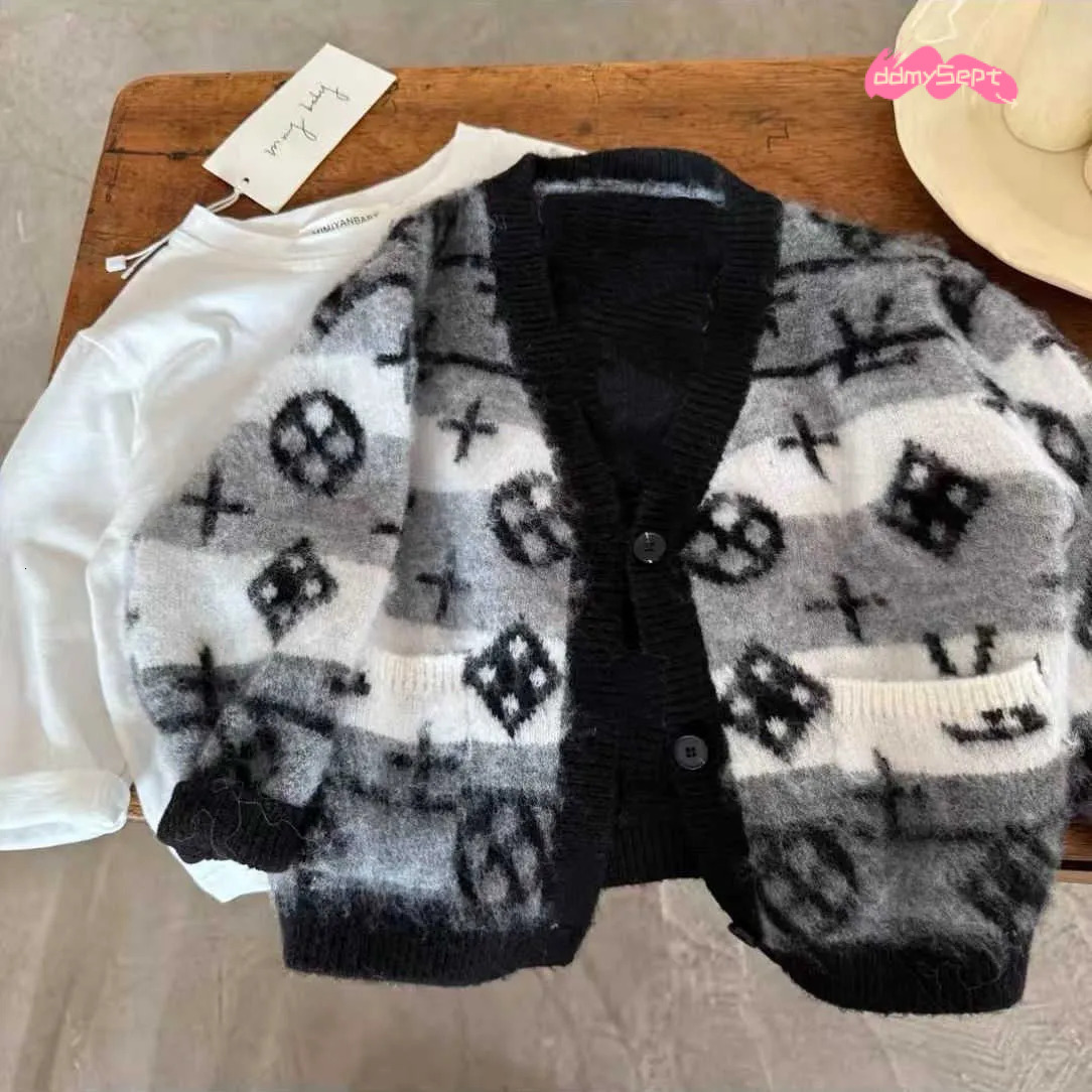 Luxury Kids Stylish Fur-Lined Coat Snuggly Boys Outerwear with Anti-Pill Feature ddmysept