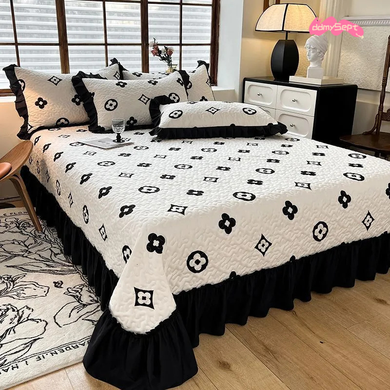 Luxury Designer Four-season Skirt Lace Thickened Sheet Four-piece Quilted Non-slip Bed Cover Single Piece Three-piece Set Tatami Mattress Blanket ddmy
