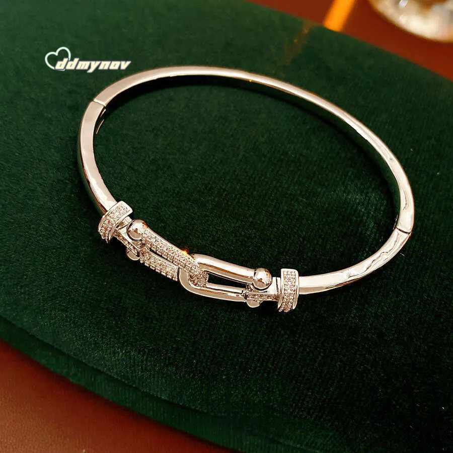 Real Gold Plated Zircon Horseshoe Buckle Open Light High-end Exquisite Bracelet Personality Minimalist Style Women's Jewelry ddmynov