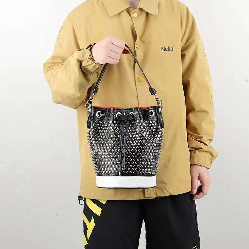 Stylish Casual Personality Riveted Single Shoulder Crossbody Handbag Shopping Makeup Women's Bag