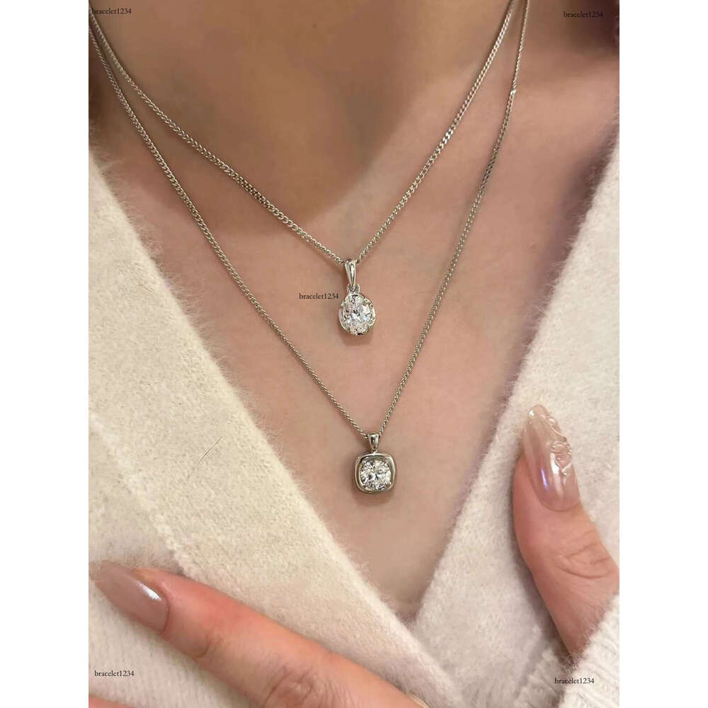 2024 Classical Top Sell Jewelry Heart Pendant Solitaire 100% Sterg Sier White Moissanite Dia Gemstones Party Women Clavicle Necklace Gift