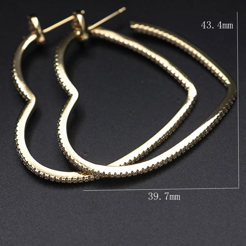 Retro hollow heart-shaped earrings Pave white cubic zirconia gold charm simple geometric earrings womens party jewelry 250420