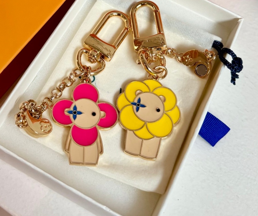 Keychain designer Packet chain luxury ladies letter L car keychain women classic key ring fashion accessories cute 2 in 1