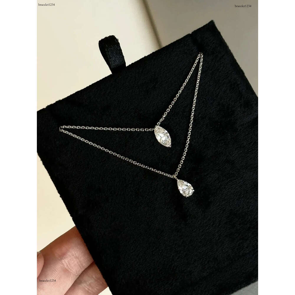 2024 Classical Top Sell Jewelry Heart Pendant Solitaire 100% Sterg Sier White Moissanite Dia Gemstones Party Women Clavicle Necklace Gift