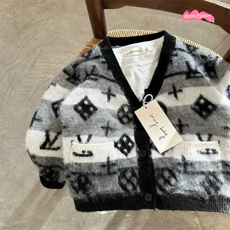 Luxury Kids Stylish Fur-Lined Coat Snuggly Boys Outerwear with Anti-Pill Feature ddmysept