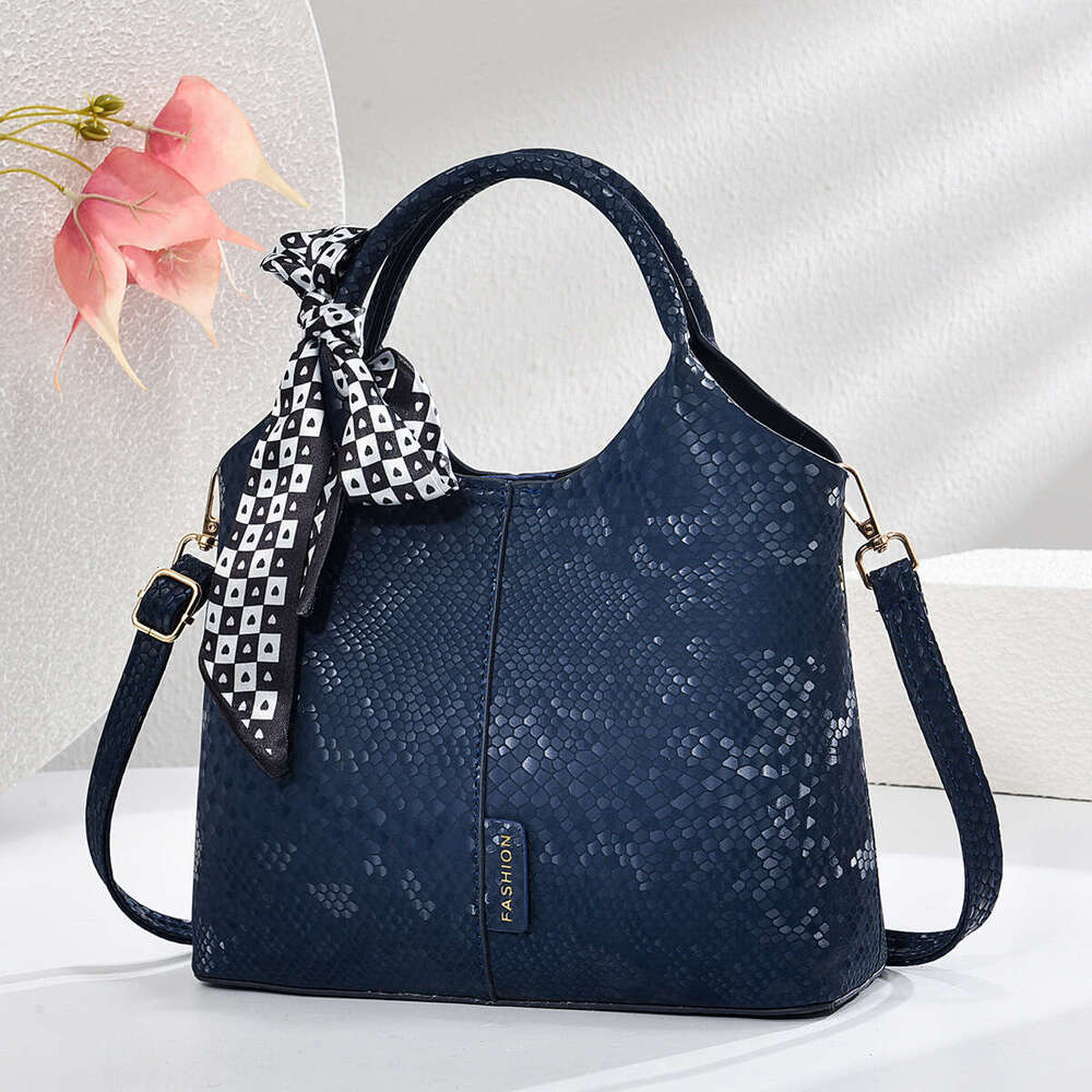New Fish Scale Pattern Handbag With Light Luxury Sequin Design, High-End Texture, Single Shoulder Bag, Fashionable And Versatile Crossbody Bag