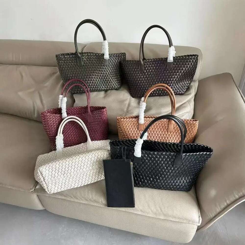 Designer's bag Large Capacity Edited Cow Leather Woven Fashionable Soft Commuting Tote For Women With Wings And Mother Bag