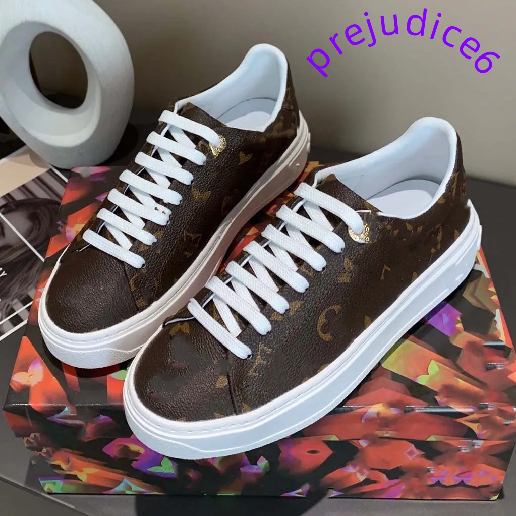 Designer shoes women men sneakers Black White Casual bicolor Perforated calf leather Shoes Rubber outsole Mens running outdoor fashion shoes