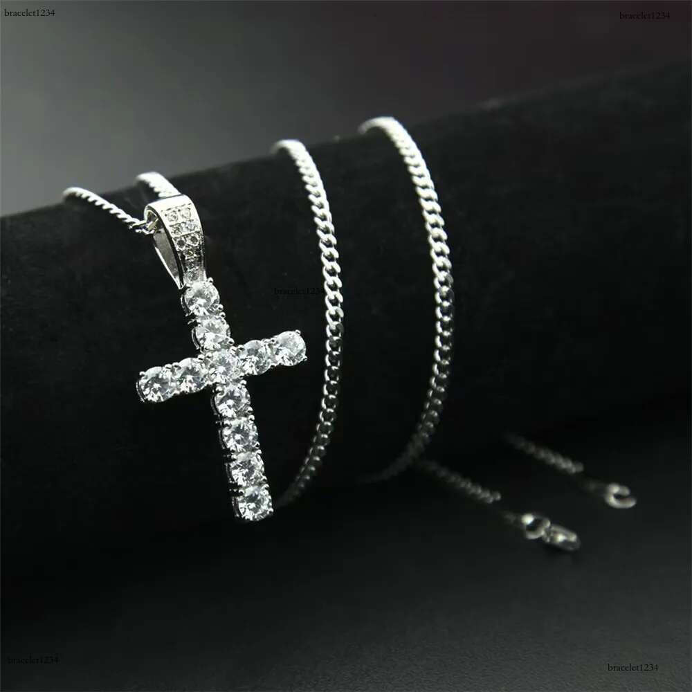 New Cross Personalized Side Glow Set Pendant Necklace Cuban Chain Hip Hop Personality necklace jewelry Moissanite dia gold Sterg Sier