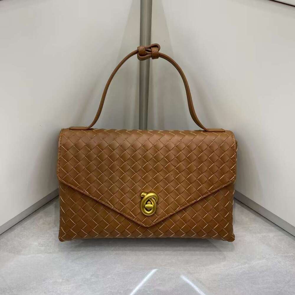 Designer Bag Winter New Genuine Leather Handheld With Niche Design Commuter Single Shoulder Women S Bag Leisure Weaving For