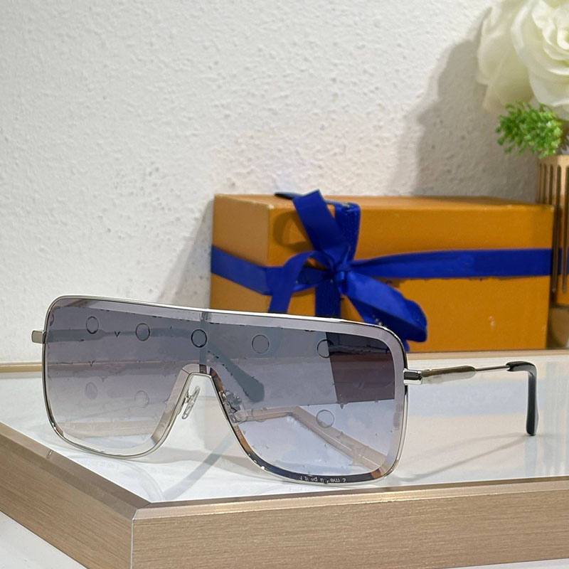 Sports oriented fashion designer women face mask sunglasses casual vacation skiing goggles oversized square frame metal mirror legs UV400 protective belt box