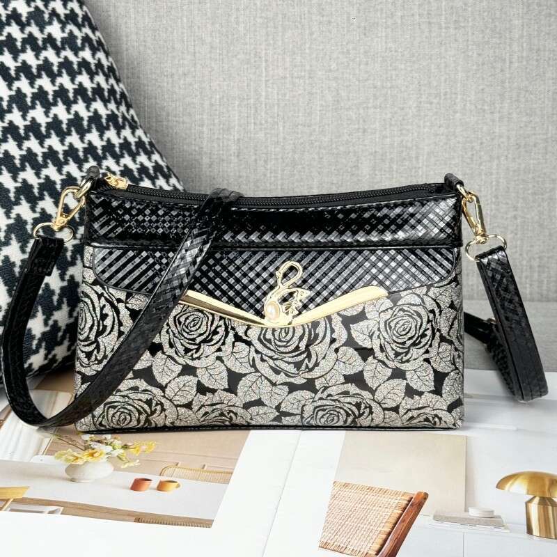 Guangzhou Women's Bag 2024 New Fashionable Crossbody Shoulder Middle-Aged Mother Bag, Dinner Wallet
