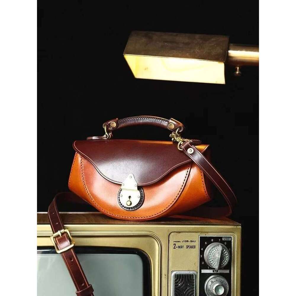 New Women's High-End Small Boat Crossbody Bag, Retro Versatile Student Leather Handbag, Shoulder Bag Designer's bag Designer's bag