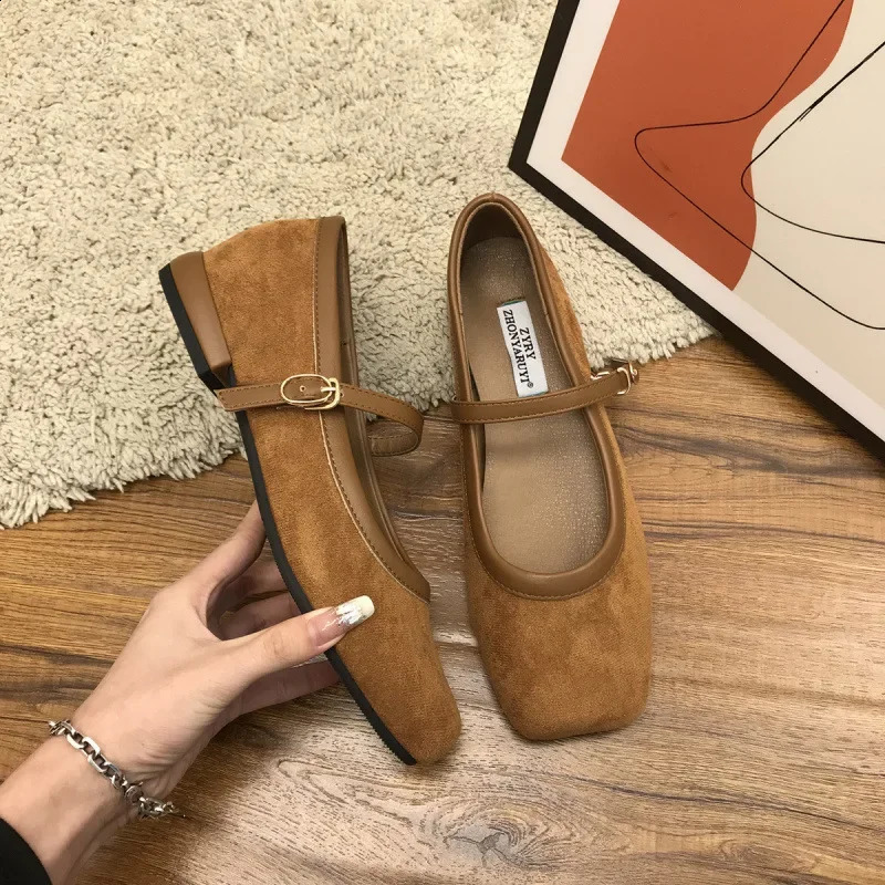 Retro Womens Flat Head Swan Suede Middle Heel Milk Shoes Soft Leather Mary Jane Stiletto High Heels Fall 250418