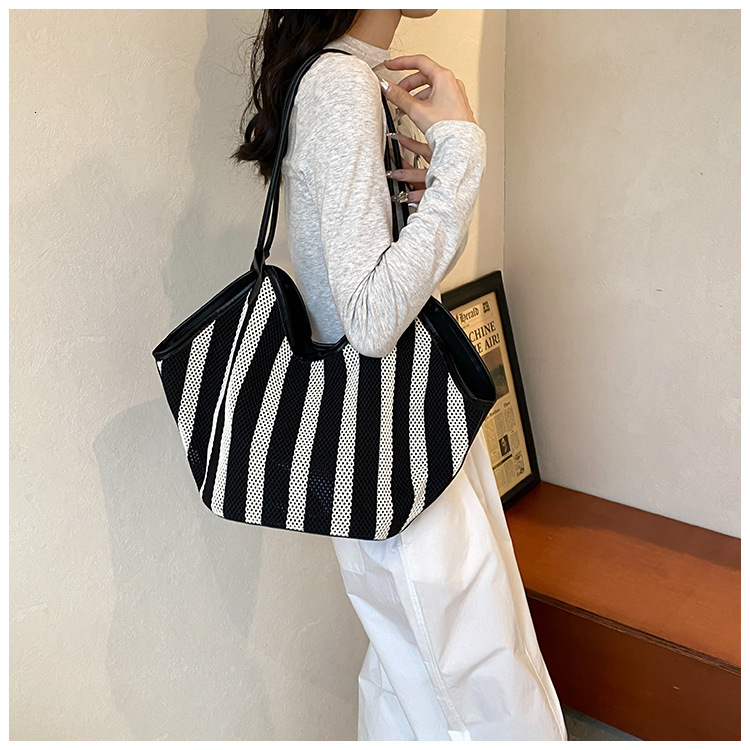 New Minimalist Striped Series Designer Fashionable Korean Style Bucket Tote Bag 2025 Free Shipping New Women's Casual Lazy Style Armpit High-qual