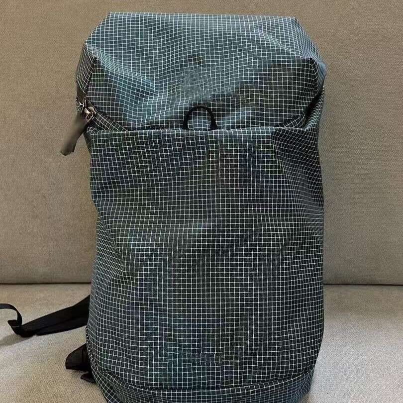 New L Outdoor Casual Multifunctional Plaid Large Capacity Trendy Fashionable Unisex Backpack Lightweight School Bag High Quality Luxury Bag