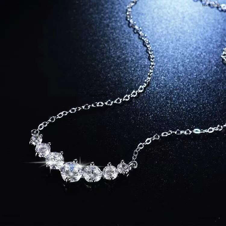 Fine Jewelry Twin Heart Halo Shape Dia Moissanite Pendant Necklaces Sterg Sier Chain For Women Engagement