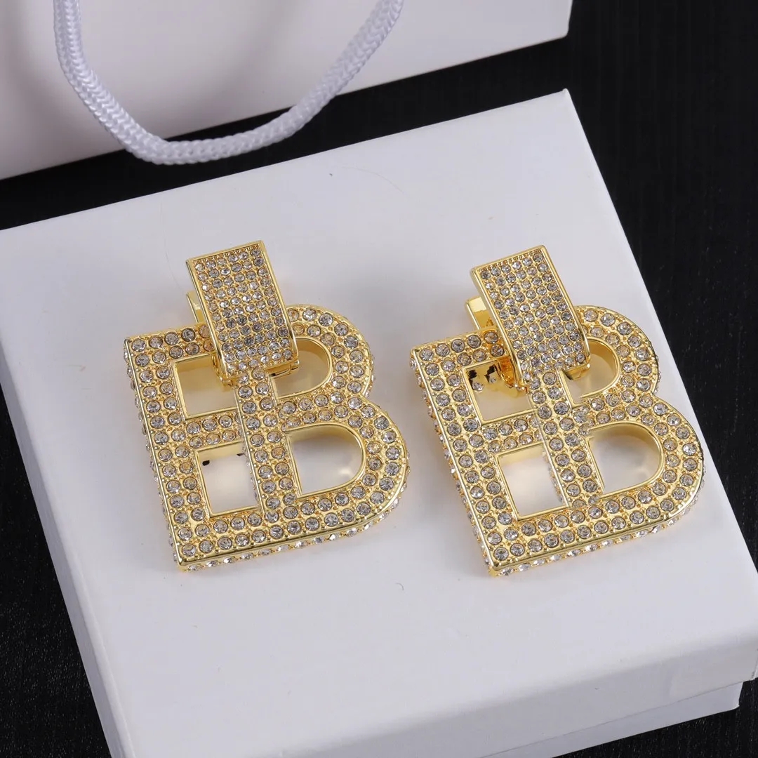 New luxury designer shaped earrings, high-end, atmospheric, fashionable, and charming girl earrings, attracting all handsome guys with jewelry accessories -Q588888