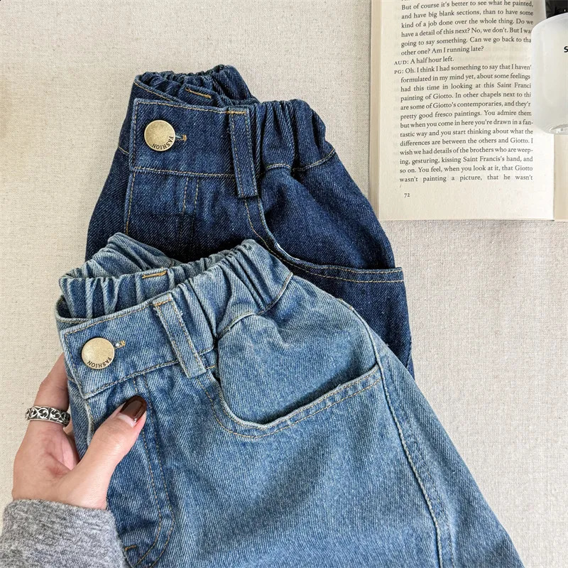 Spring 2025 Korean baby boy harem pants denim sticker pocket elastic childrens loose fit jeans 250414z