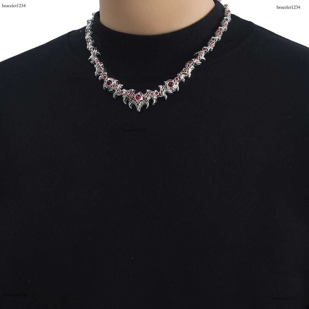 Luxury thorn parasitic red eyes, thorn inlaid ice VVS Moissanite hip hop men women necklace Free delivery