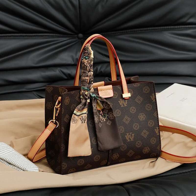 Retro-Chic Crossbody Clutch Bag For Women - Modern Solid Color Leather Purse With Chain Strap