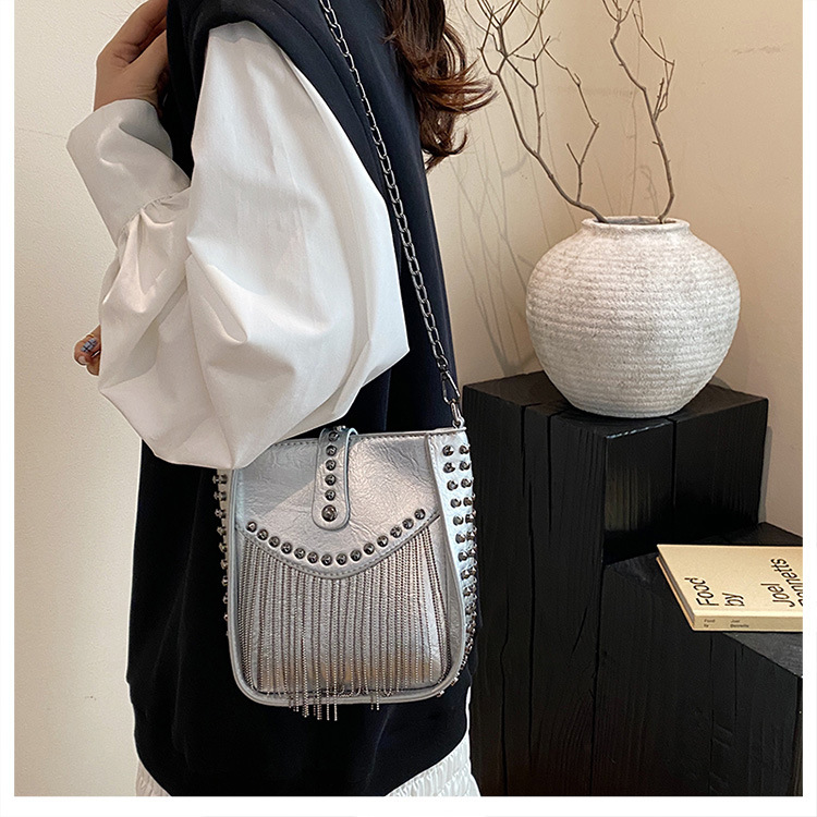 New Minimalist Series Designer Bucket Bag 2025 New Women's Designer Bag Punk Style Su Fashion Single Shoulder Slanted Body Mobile Phone High-end 