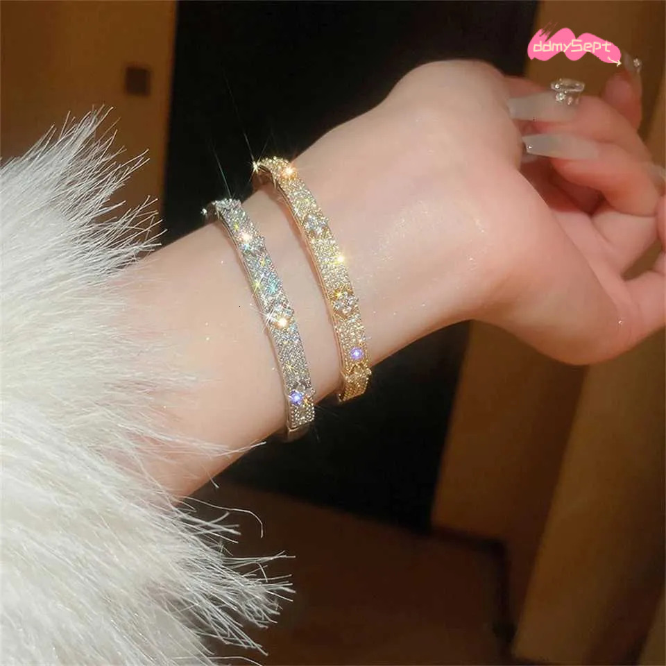 Zircon Bangle Bracelet Open Brass Flower Design Cuff for Women Exquisite Wedding Party Jewelry Gift H11.21 ddmysept