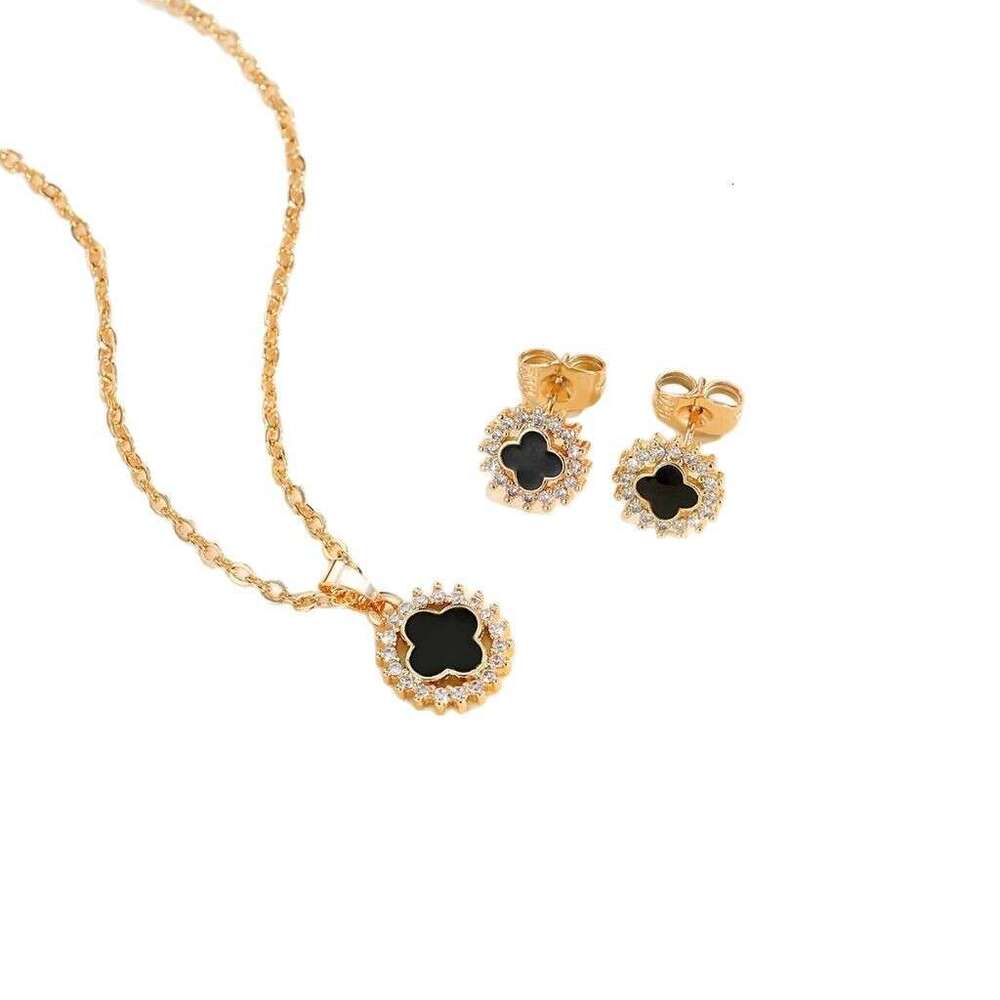 Clover necklace Designer jewelry 4 Leaf Diamond flower light luxury high-end feel fashionable commuting exquisite studded earrings collarbone chain je