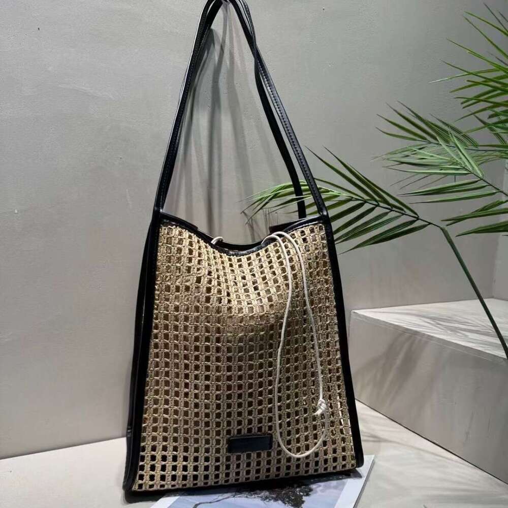 Ins Style Resort Beach Bag New Fashionable Simple Handbag Single Shoulder Underarm Hollow Grass Woven Seaside Vacation Bag Large Capacity KQ
