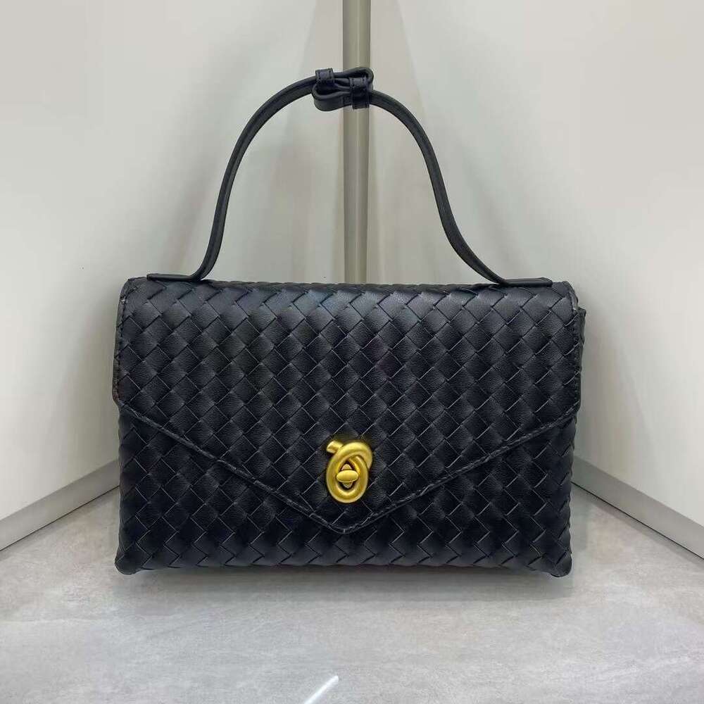 Designer Bag Winter New Genuine Leather Handheld With Niche Design Commuter Single Shoulder Women S Bag Leisure Weaving For