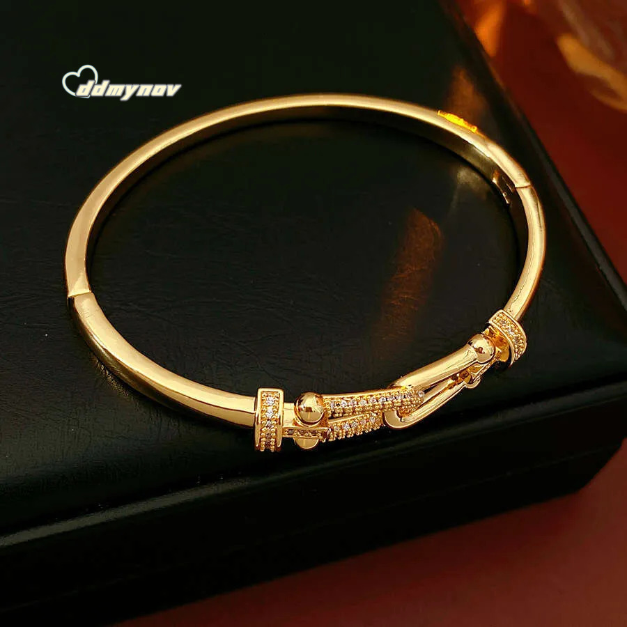 Real Gold Plated Zircon Horseshoe Buckle Open Light High-end Exquisite Bracelet Personality Minimalist Style Women's Jewelry ddmynov