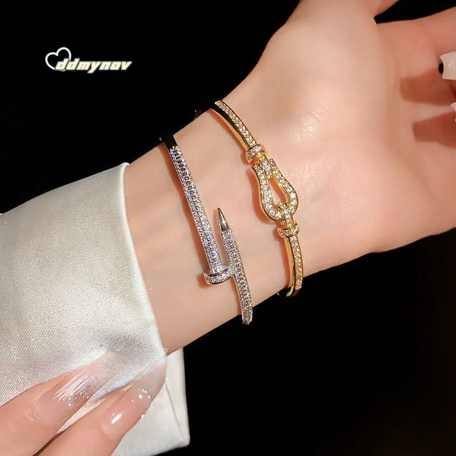 Bracelet Designer Luxury jewelry bangle for women Copper plated with 18K gold Dia Studded Open Bracelets High End Fashion Personality Design Holiday g
