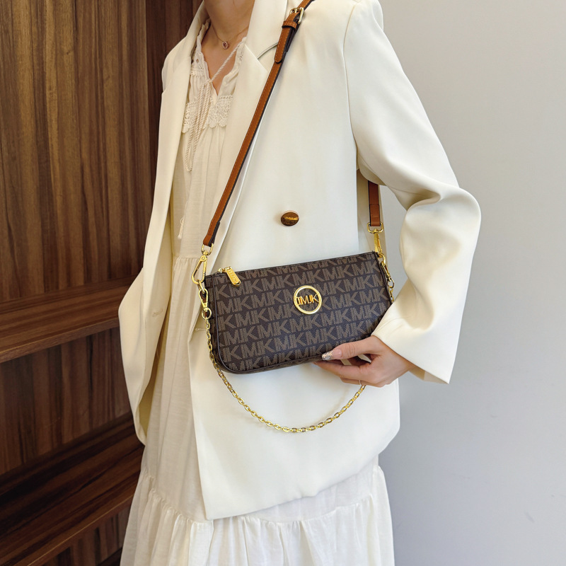 Chic Two-Way Carry Option Sleek Women's Leather Crossbody Purse Featuring Multi-functional Fastening designer