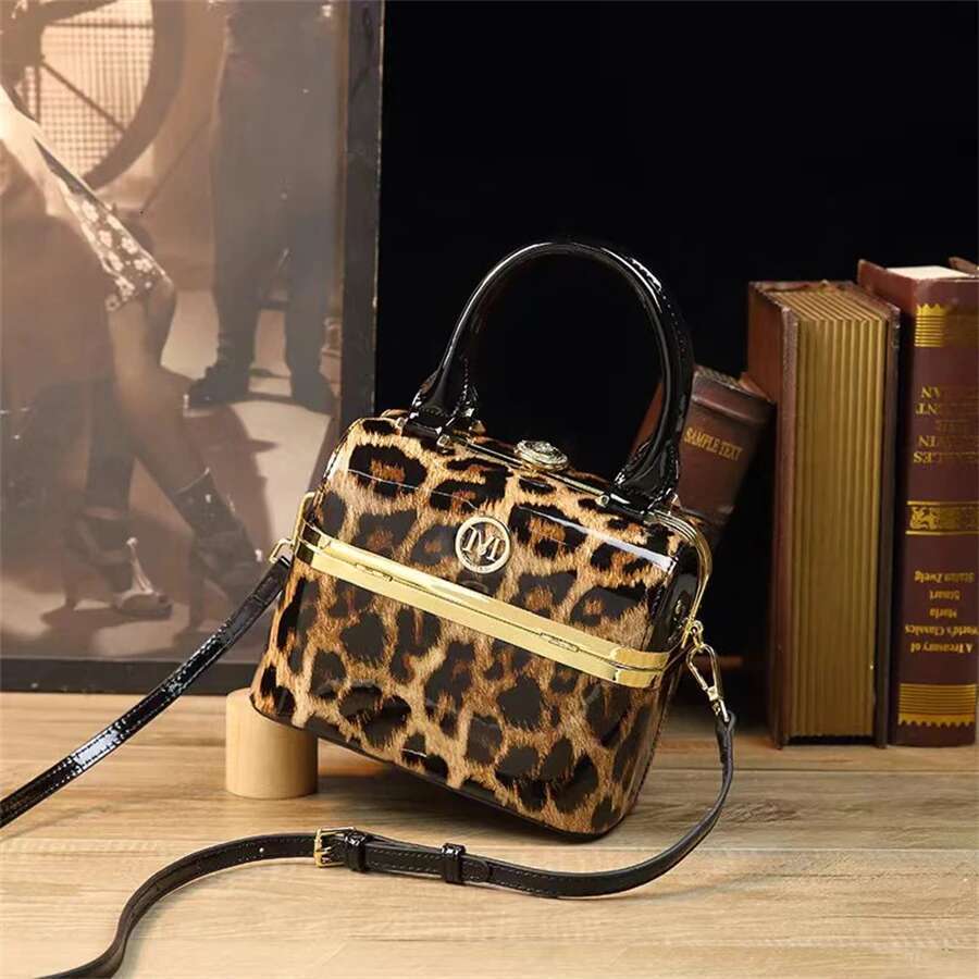 New Minimalist And Fashionable Small Handbag, High-End Carriage Crossbody Bag, Portable Box Bag Fashion Crossbody Bags Ladies'