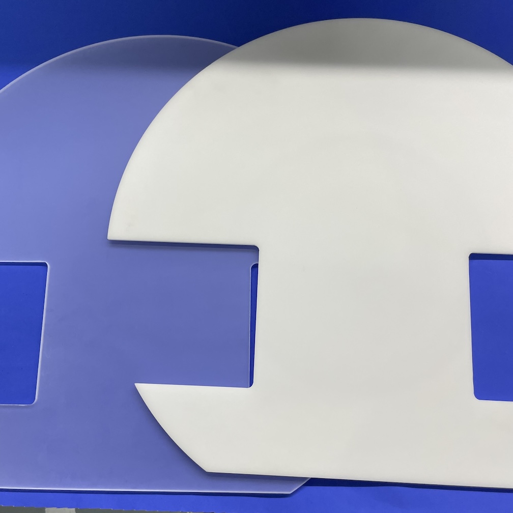 Customized clear Fused Silicon Drilling High Accuracy Laser Quartz Glass Plate With Small Slot