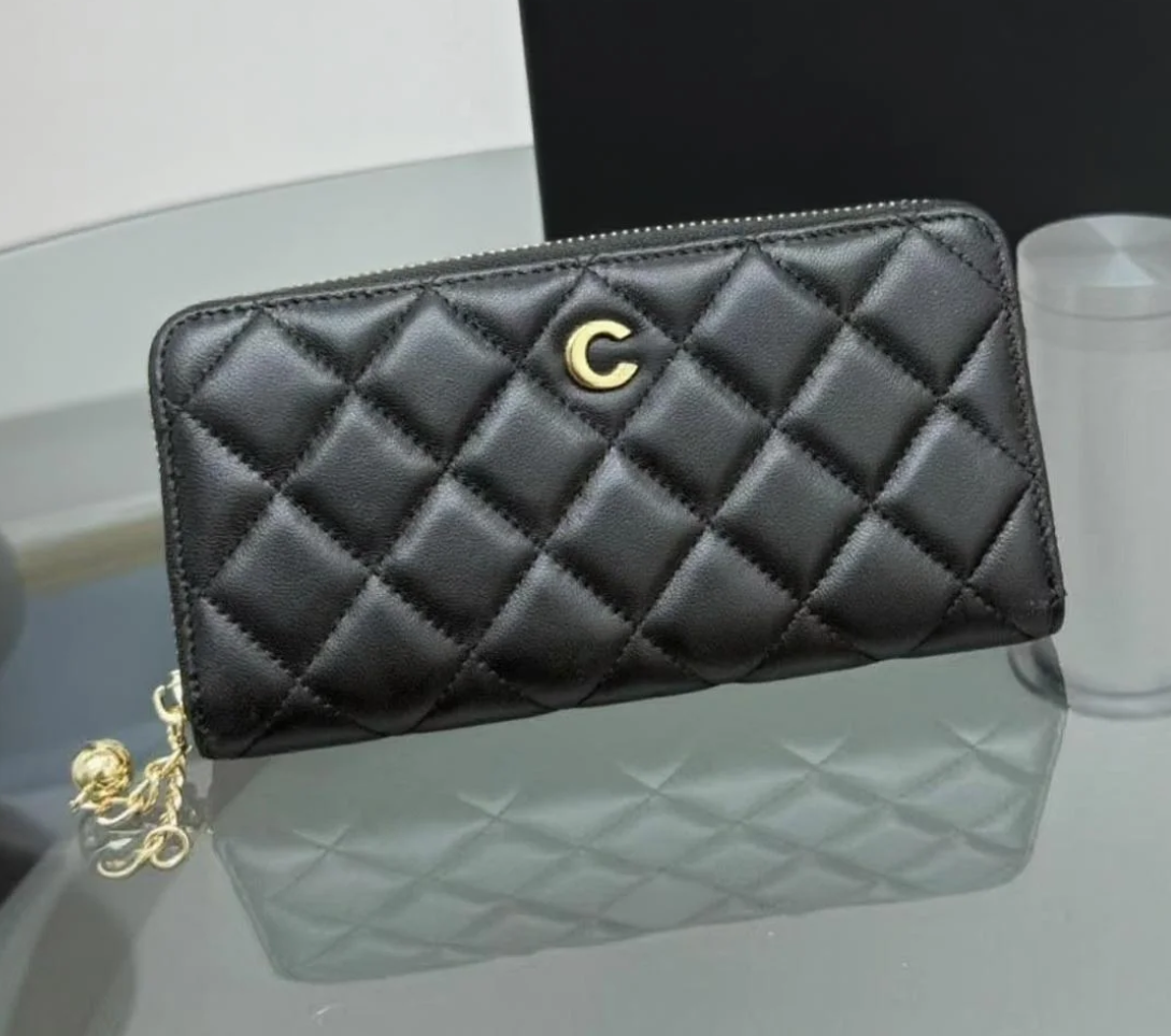 Elegant Quilted Card Holder with Gold Chain Luxury Designer Style Wallet in Multiple Colors Perfect Fashion Accessory for Women size19.5*10*3cm