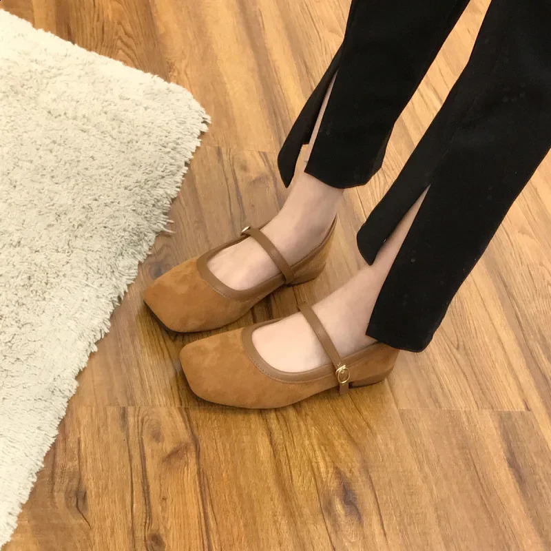 Retro Womens Flat Head Swan Suede Middle Heel Milk Shoes Soft Leather Mary Jane Stiletto High Heels Fall 250418