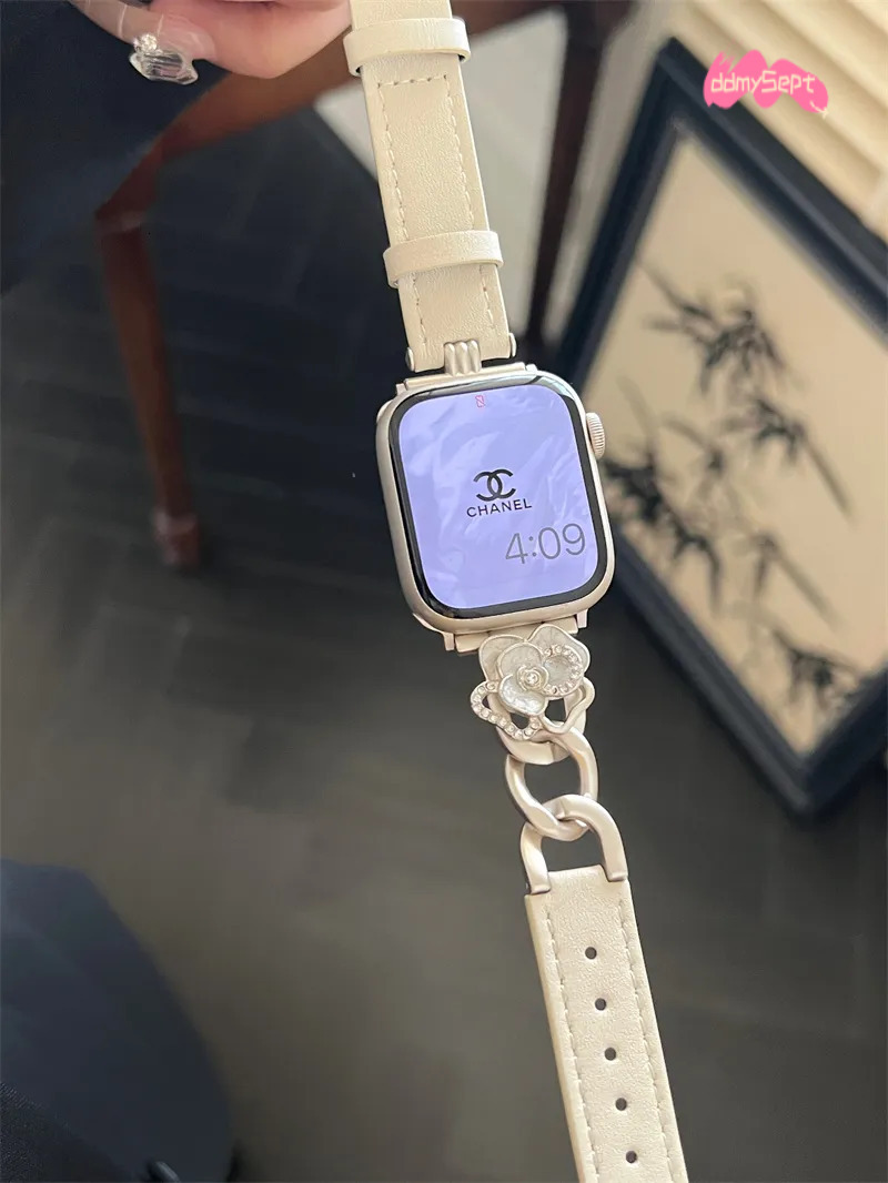 Elegant Leather Apple Watch Band with Camellia Flower Design - Fashionable Straps for iWatch Series ddmysept