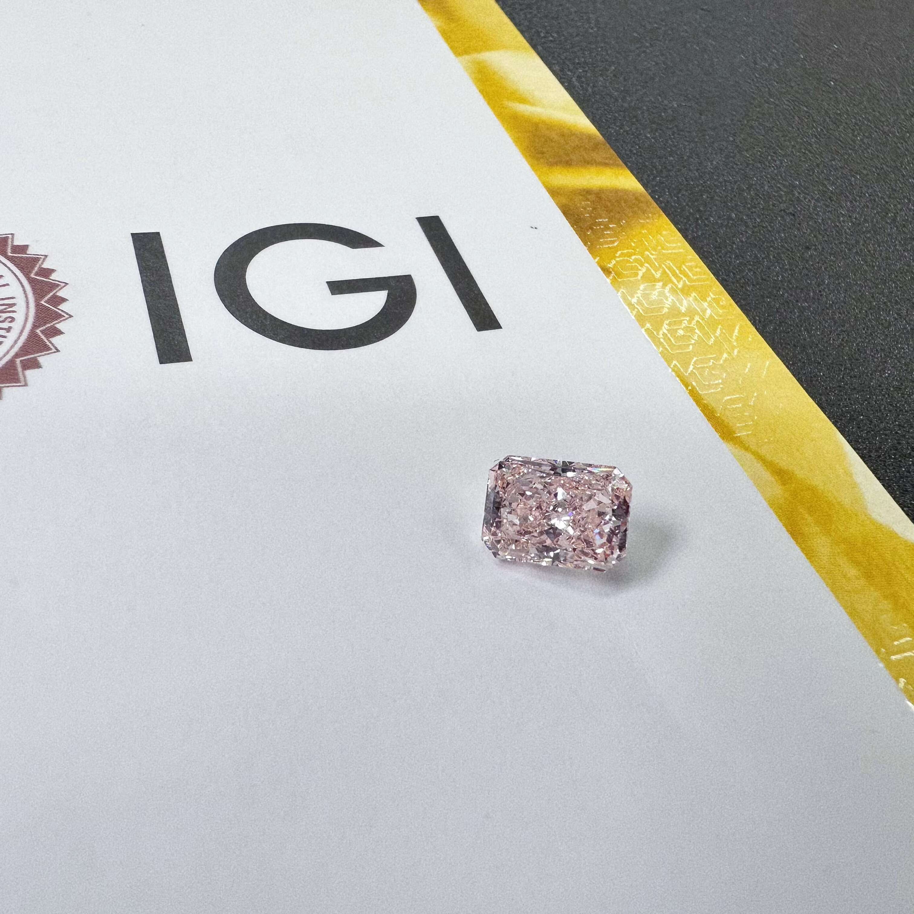 Custom Diamond Personalized Jewelry Radiant Lab Grown Diamond IGI Fancy Vivid YellowFancy Intense Yellow Synthetic Diamonds