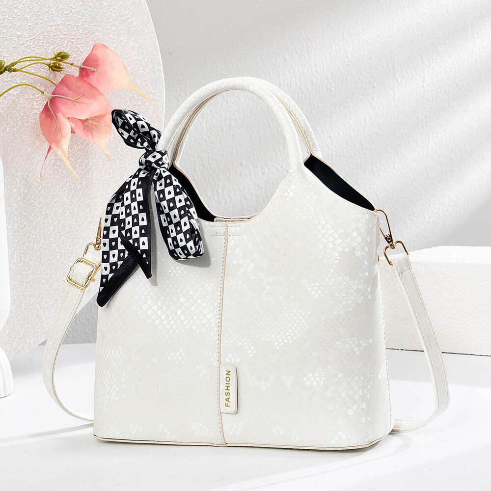 New Fish Scale Pattern Handbag With Light Luxury Sequin Design, High-End Texture, Single Shoulder Bag, Fashionable And Versatile Crossbody Bag