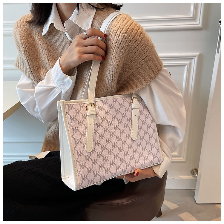 Modern Elegant Multi-Purpose Ladies Travel Bags & Casual Everyday Carryall Clutches Featuring Eye-Catching Graphics