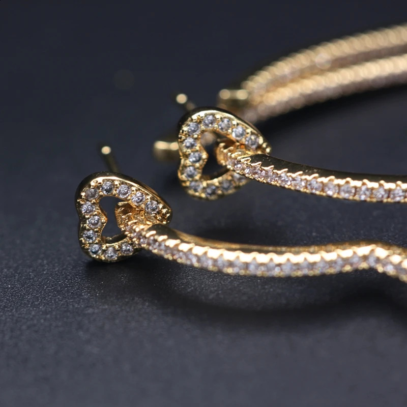 Retro hollow heart-shaped earrings Pave white cubic zirconia gold charm simple geometric earrings womens party jewelry 250420