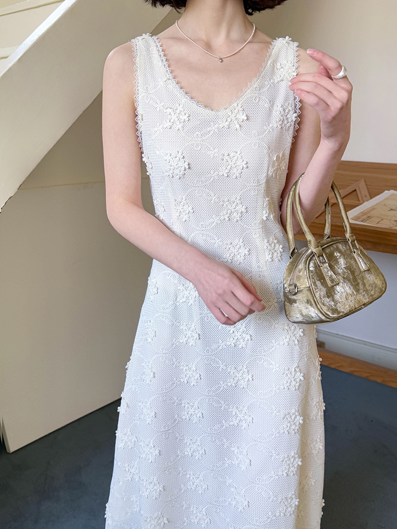 M98 Spring new Korean style V-neck sleeveless lace waist slimming midi dress
