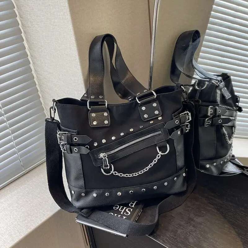 Designer bag New Arrival Punk Style Rivet Decor Shoulder Bag Chain Crossbody Tote Bag for Women Black