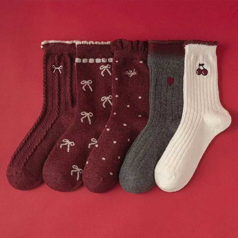 5-pair setBest-selling style Girlsmid-length socks for autumn and winterFashionable and versatile Anker red Christmas socks G251124