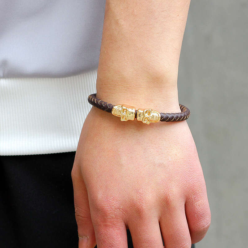 Genuine leather domineering skull head woven copper magnetic buckle bracelet for men, high-end and versatile