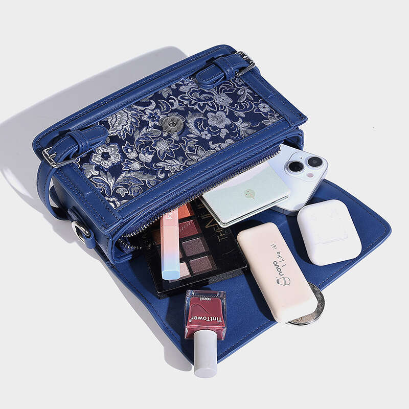 Designer Women's Bag New Chinese Embroidered Design Handbag Fashionable, Lightweight, Luxury Small Square Commuter Shoulder Bag