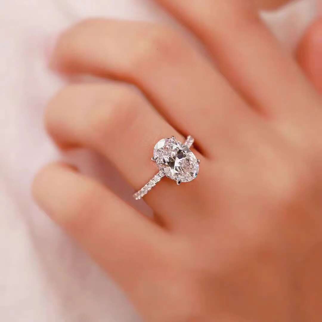 S925 Sterling Silver Plated 18K White Gold Diamond Ring Set VVS Oval Fashionable Light Luxury Moissanite Wedding Ring for Women