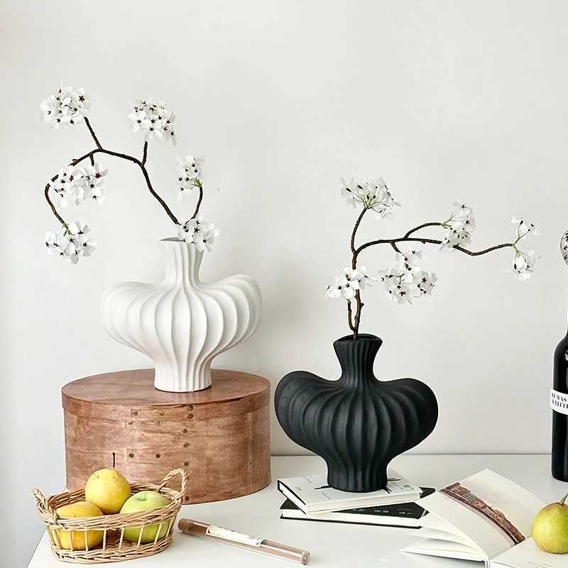 1Pc Modern White Plastic Vase with Black Beige Contemporary Design - Durable Round Decorative Flower Vase C251124