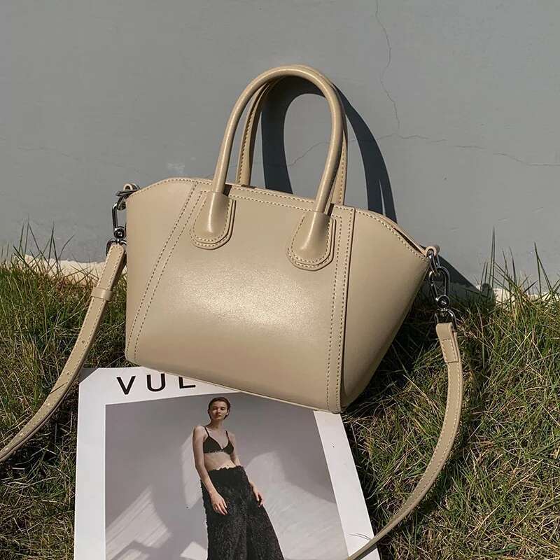 Designer Bag 2025 Small Handbag Wings Elegant Leather Large Capacity Commuting Single Shoulder Dumpling Bag Crossbody Women Luxury Bag